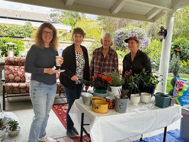 Fundraising Team ready to plant all the donated flowers